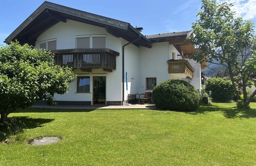 Weissenbach am Lech Apartment | Beautiful apartment for 6 people with WIFI, TV, terrace and pets allowed