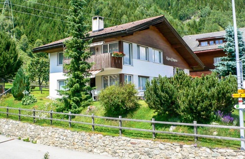 Sedrun Apartment | Beautiful apartment for 5 guests with WIFI, TV, patio, pets allowed, panoramic view and parking