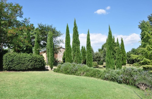 Il Poggio Apartment | Beautiful apartment for 6 people with WIFI, pool, TV, pets allowed and panoramic view