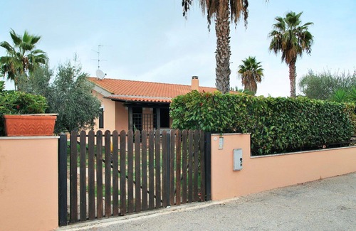 Fondi Apartment | Beautiful apartment for 6 people with WIFI, A/C, TV, terrace and pets allowed