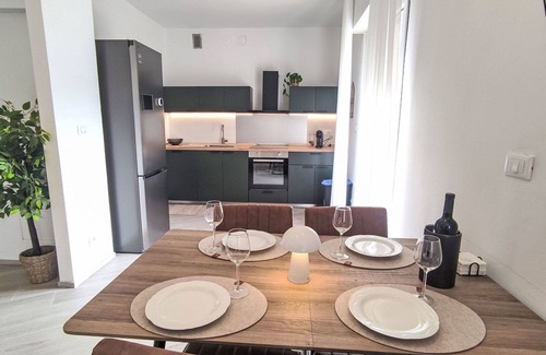 Ravina Apartment | Beautiful apartment for 4 people with WIFI, TV, patio and pets allowed