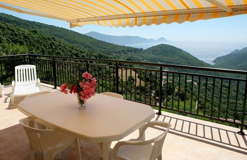Partinello Apartment | Beautiful apartment for 3 guests with A/C, WIFI, TV, patio, pets allowed, panoramic view and par.
