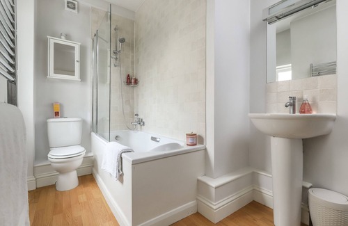 Winchester Apartment | Beautiful apartment in the centre of Winchester with parking!