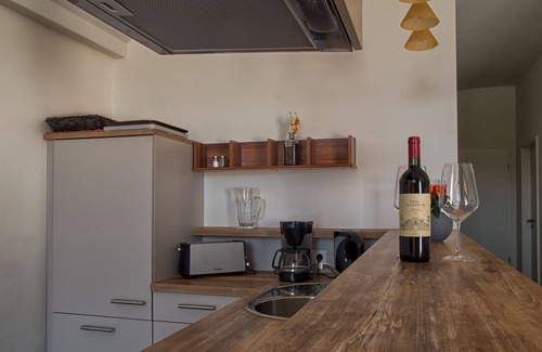 Grossposna House | Beautiful apartment in villa for 4 guests with WIFI, TV, terrace and pets allowed