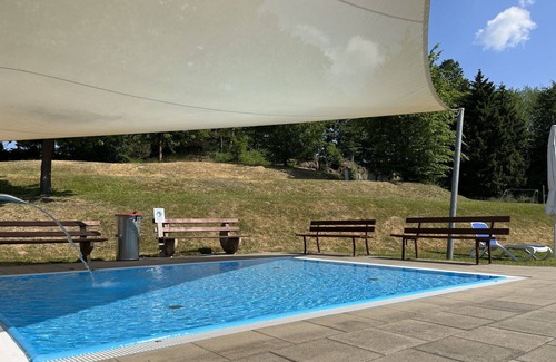 Bad Emstal House | Beautiful apartment in villa for 4 guests with WIFI, pool, TV, terrace and pets allowed