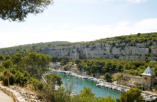 Aubagne Apartment | Beautiful apartment in Aubagne center - Provence & sea tour - 2 bedrooms - Everything on site!l