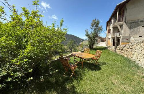 Guillaumes Apartment | Beautiful apartment in the heart of nature with garden