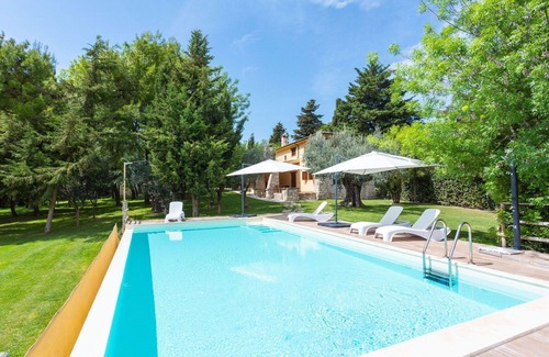 Casalbordino House | Beautiful apartment in villa for 12 people with WIFI, pool, TV, patio, pets allowed and parking