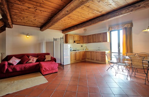 Montebonello Villa | Beautiful apartment in villa for 4 guests with A/C, WIFI, pool, TV, patio and pets allowed