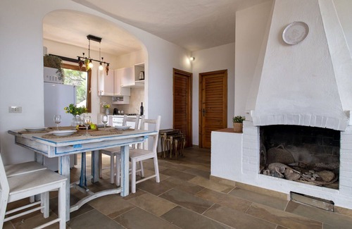 Cugnana Verde House | Beautiful apartment in villa for 6 people with WIFI, TV, patio and parking