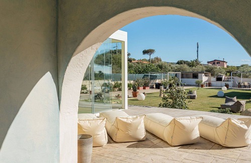 Eden Beach Villa | Beautiful apartment in villa for 3 guests with WIFI, pool, A/C, TV and patio