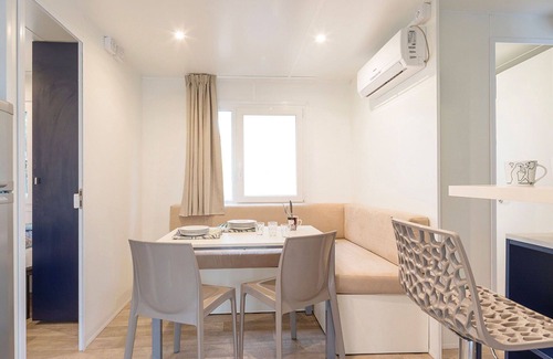 Zona XXXIV Casal Palocco House | Beautiful apartment in villa for 6 guests with WIFI, A/C, pool, TV, terrace and parking