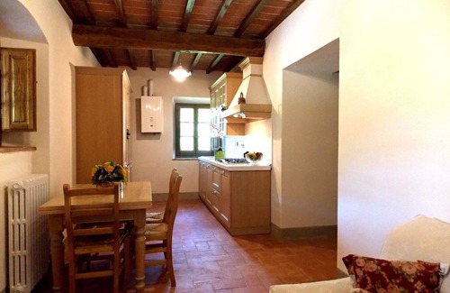 Dicomano Apartment | Beautiful apartment for 5 people with WIFI, pool, TV and pets allowed