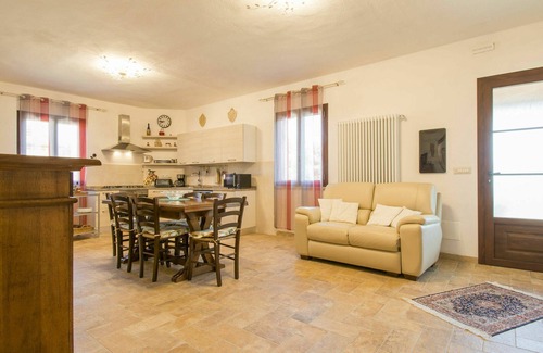 Pomarance Villa | Beautiful apartment in villa for 7 guests with WIFI, A/C, terrace and pets allowed