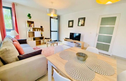 La Gare Apartment | BEAUTIFUL APARTMENT NEAR CV, FULLY EQUIPPED FOR 4 PEOPLE, PARKING, ELEVATOR, BALCONY