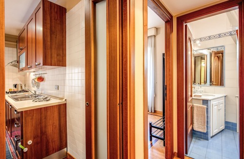 Quartiere XIII Aurelio Apartment | Beautiful apartment near San Pietro. Comfortable, silent, WI-FI, accessories.