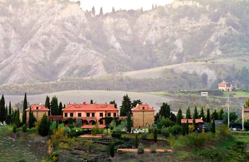 Sughera Apartment | Beautiful apartment with WIFI, A/C, pool, TV, veranda and panoramic view, close to San Gimignano