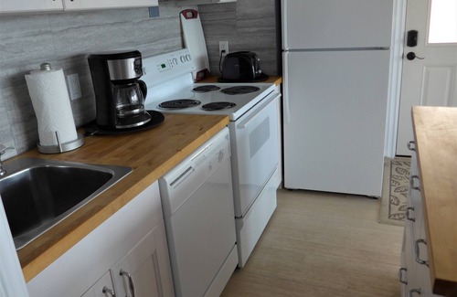North Admiral Apartment | Beautiful Apartment with Stunning Ocean and Mountain Views