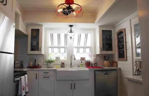 Delavan Lake Cottage | Beautiful Assembly Park Lakeside Getaway on Delavan Lake