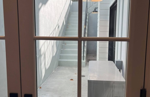 Downtown Apartment | Beautiful Basement Apartment In Downtown Menlo Park, 5 Minutes from Stanford!