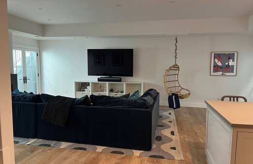 Downtown Apartment | Beautiful Basement Apartment In Downtown Menlo Park, 5 Minutes from Stanford!