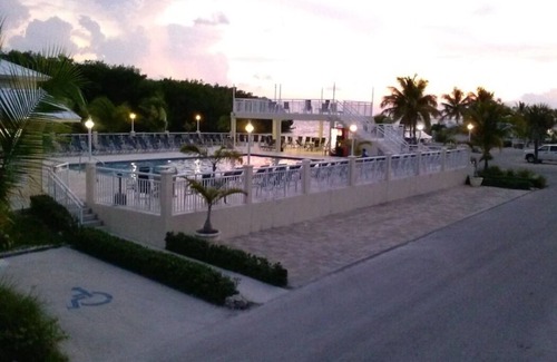 Key Largo RV Rental | Beautiful Bayfront Tropical Oasis