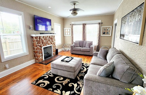 Higbees Daytona House | Beautiful! Beach Bungalow central to EVERYTHING!