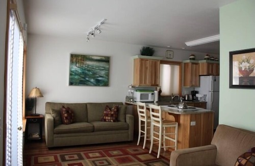 Coeur d'Alene House | Beautiful Beach Cottage, just steps to the Beach - Lake CDA-Driftwood Bay