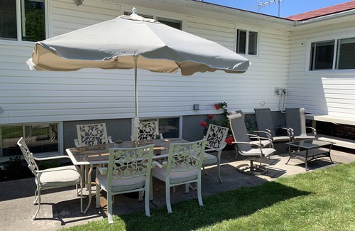 Central Okanagan House | Beautiful Beach House, Family fun!