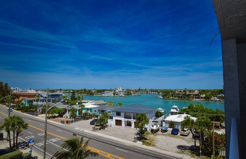 Treasure Island Apartment | Beautiful Beach View Condo with heated pool. No Resort Fees.