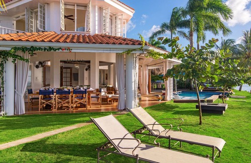Lagoons Villa | Beautiful Beachfront Villa in a Gated Community, Private Pool/Bar, Fully Staffed