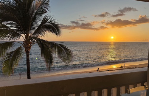 Makaha Condo | Beautiful beachfront paradise for lovers in North West Oahu Hawaii