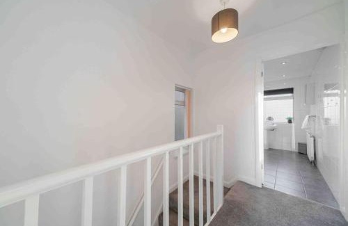 Birmingham House | Beautiful Birmingham 4 Bed Home - Weekly & Monthly Bookings
