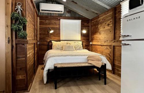 Hemphill House | Beautiful Cabin by the Lake Nestled in Sabine National Forest for a Romantic Retreat in Hemphill, Texas