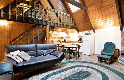 Baring Cabin | Beautiful cabin in the woods with a private hot tub