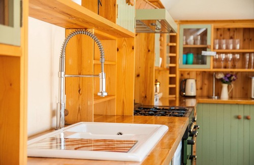 Upton Cheyney House | Beautiful cabin near Bath with heated swimming pool sleeps up to 17 people