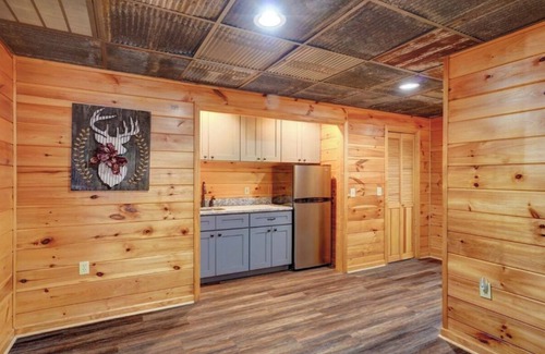 Ellijay Cabin | Beautiful Cabin on the Coosawatte with river access. Pet Friendly