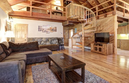 Greentown Cabin | Beautiful Cabin w/ Guest House Game Room Fire Pit