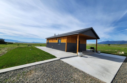 Broadwater County Cabin | Beautiful cabin with spectacular views of the lake and mountains.