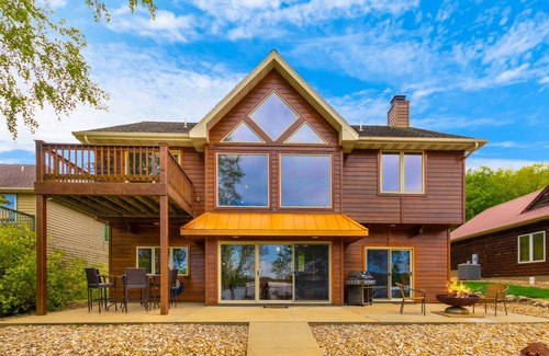 Gravois Mills House | Beautiful Calm Water Lakefront Home, Flat Lot & Large Private Dock.