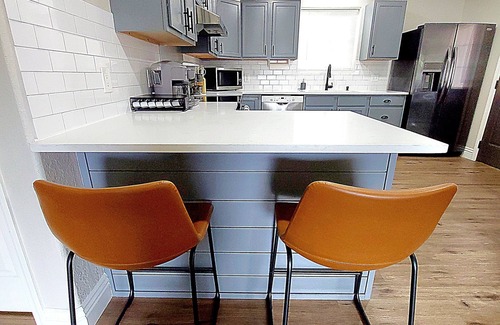 Page House | Beautiful Casita, Pet Friendly, Full RV Hookups & Boat Parking