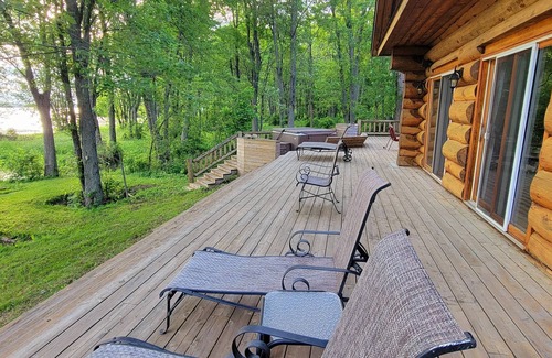 Beckwith House | Beautiful Chalet on the Lake!