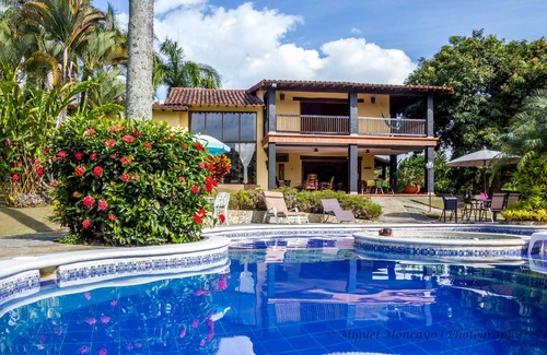 El Caimo Ski Chalet | Beautiful Chalet in El Caimo