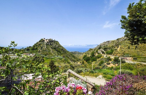 Motta San Giovanni House | Beautiful cottage with plenty of space for the whole family.