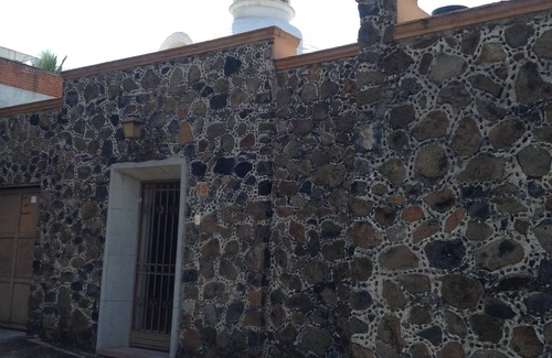 Cuernavaca House | Beautiful colonial house in gated street with security