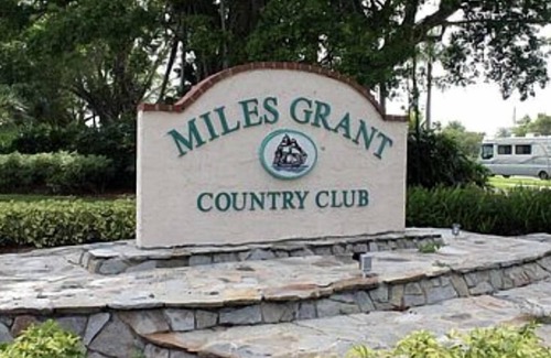 Stuart Condo | Beautiful Condo at Miles Grant Country Club With Many Amenities