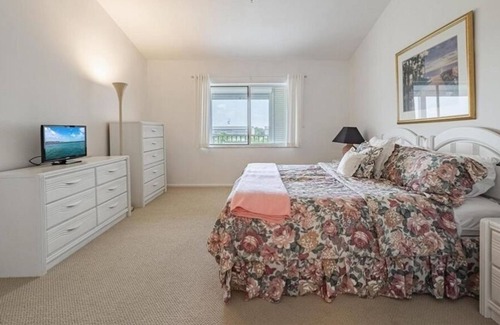 Biggar Condo | Beautiful Condo GREAT Location! Golf, tennis pickleball bocce