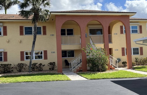 Naples Condo | Beautiful condo in an excellent area … 10 minutes to the beach