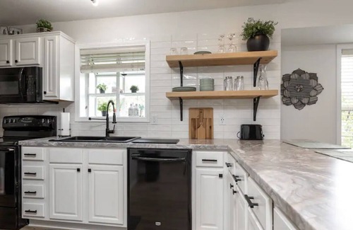 Branson West Condo | Beautiful Condo in StoneBridge VillagenMins to SDC, Table Rock Lake and Branson