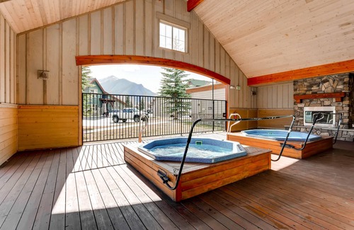 Frisco Condo | Beautiful condo next to trails, lake, skiing, shops and restaurants! Hot tub!